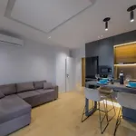 Pin 地拉那