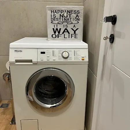 Pin تيرانا